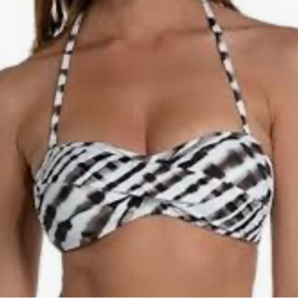 La Blanca
Bamboo Printed
Twisted bikini top